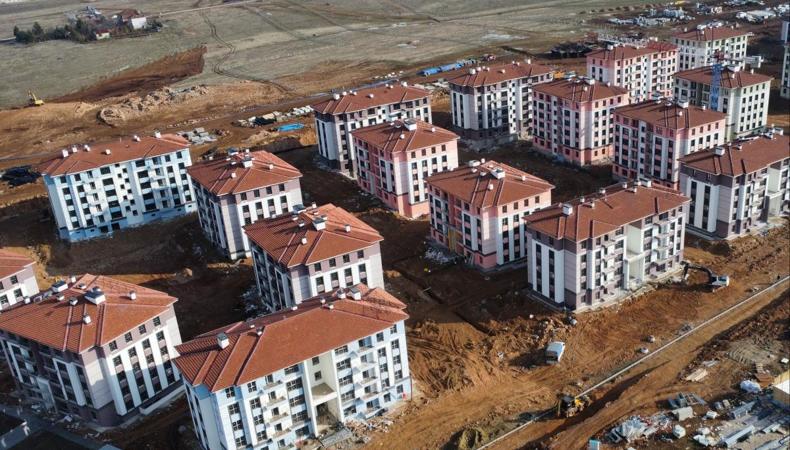 Deprem bölgesinde yıl sonuna kadar 200 bin konut teslim edilecek