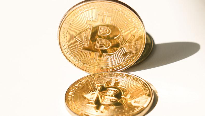 Bitcoin'de tarihi zirve sonrası gerileme sürüyor