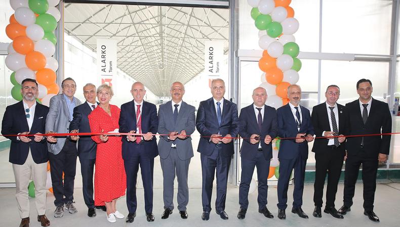 Türkiye'nin tek çatı altında en büyük serası açıldı