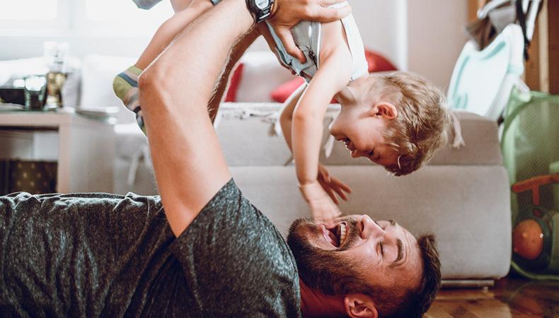 Eşit ebeveynliğe geçiş ve babaları destekleyen markalar