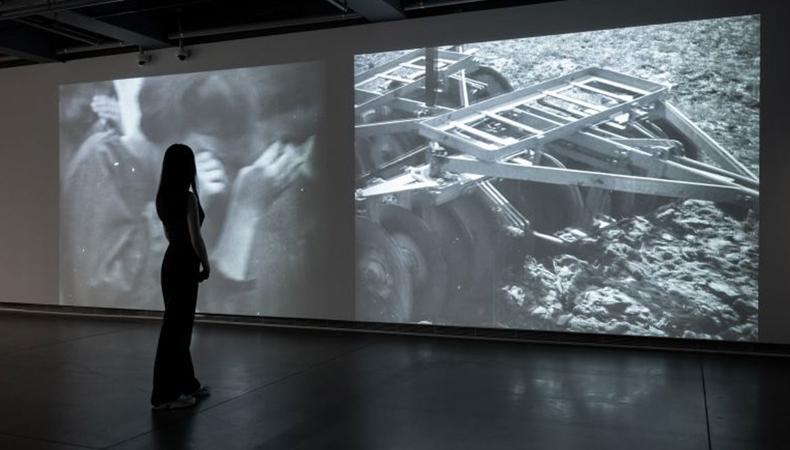 'Karanlık Dünya' sergisi Salt Galata'da sergileniyor