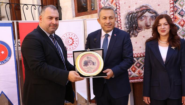 Bir iğneyle gelecek dokunuyor: Kilis yorganı kadın emeğiyle yeniden doğuyor