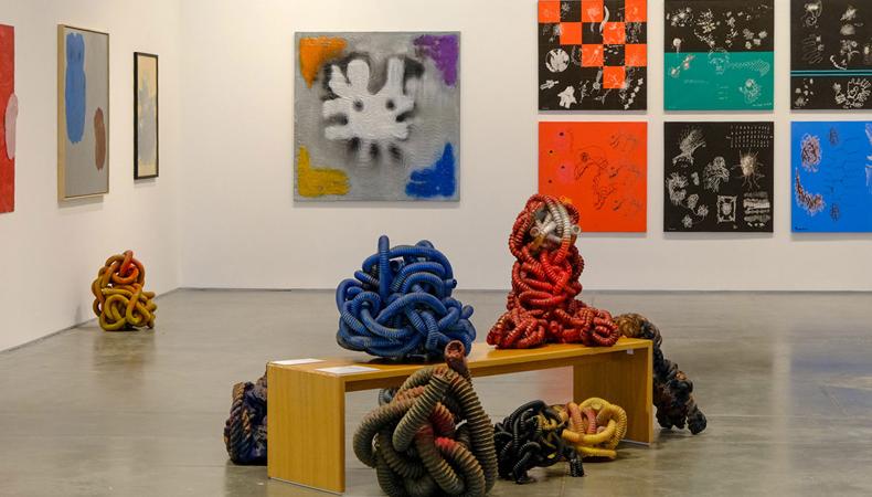 'Ufuk Çizgisinden Öteye' sergisi sanatseverlerle buluşmaya devam ediyor