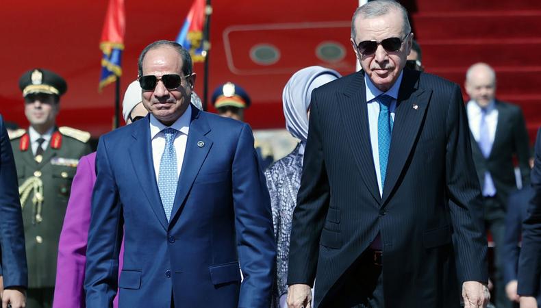 Cumhurbaşkanı Erdoğan Mısır'da: Ekonomik iş birliği gündemde