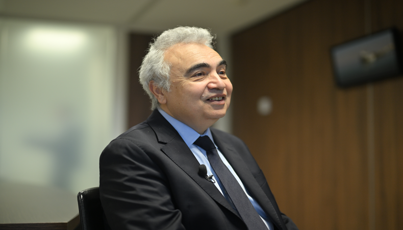 Bir dönem kar küredi, hamallık yaptı: Dünya liderlerinin danıştığı Türk yönetici