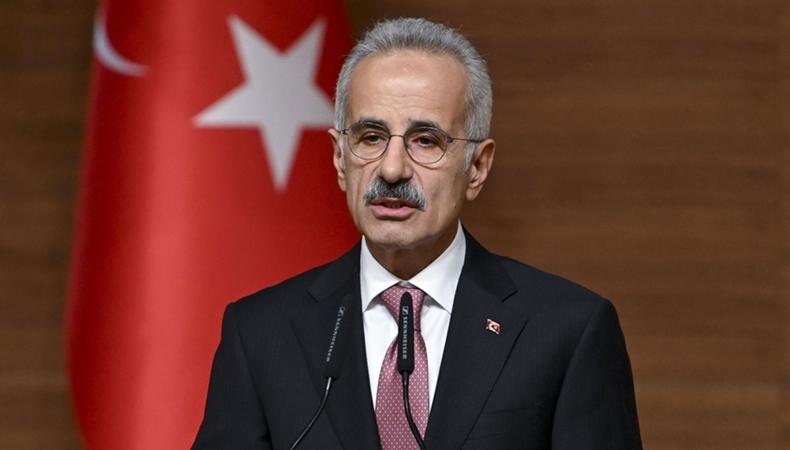 Bakan Uraloğlu, Hürmüz Boğazı'ndaki Türk gemilerinin son durumunu açıkladı