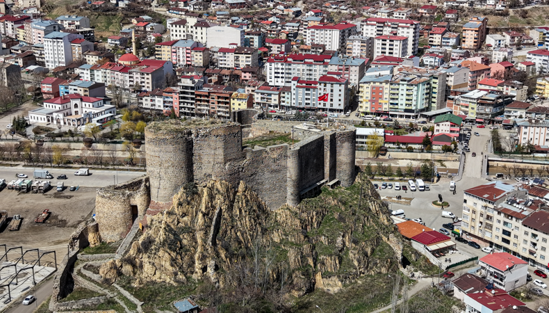 26 yıldır kapalıydı: Film seti gibi görünen tarihi kale yeniden görülebilecek