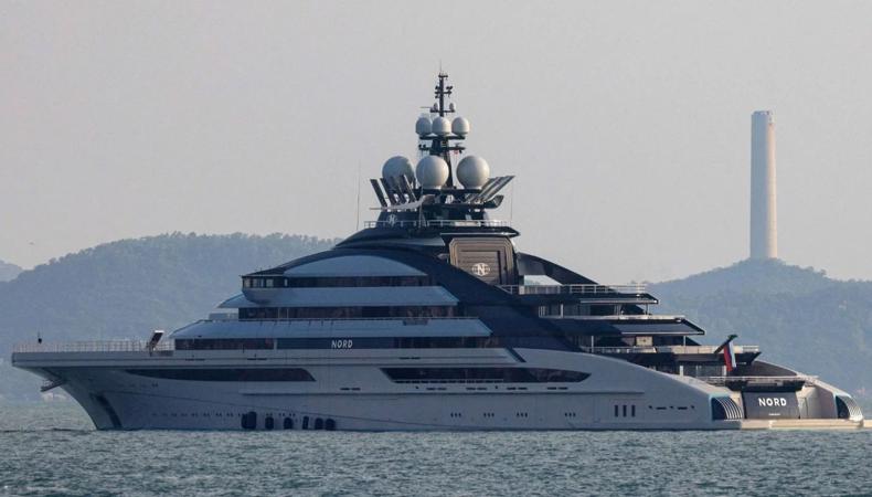 Dünyanın konuştuğu süper yat: Ablukaya rağmen Hürmüz'den nasıl geçti?