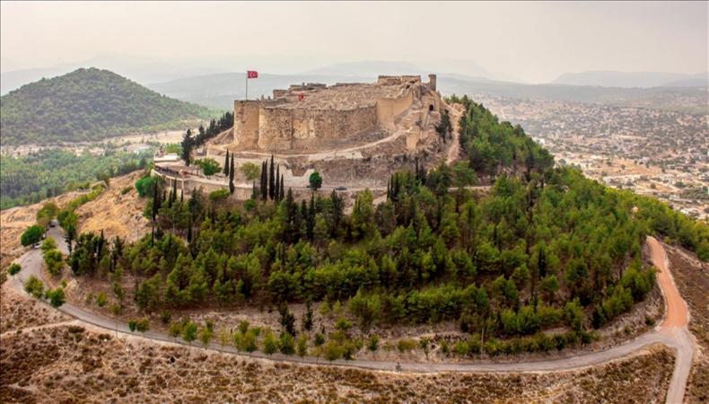 Türkiye'de 185 metre yükseklikteki kale: Ziyarete açılıyor, gece de görülebilecek