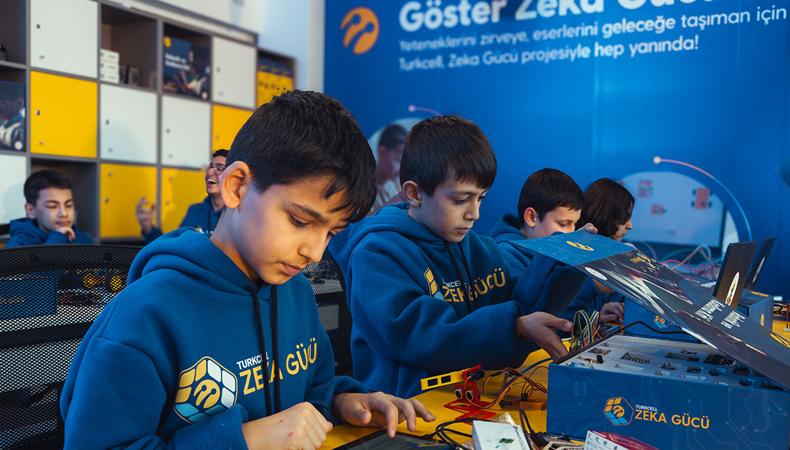 Toplumun tüm kesimlerini dijital dünyaya dahil ediyor
