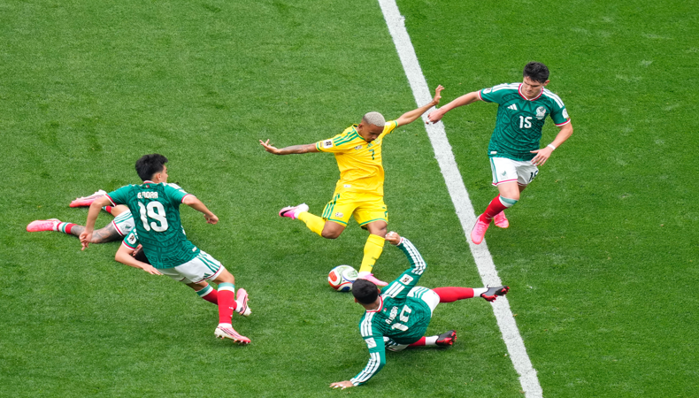 Dünya Kupası'nda niye bu kadar çok futbolcu bu renk krampon giyiyor?