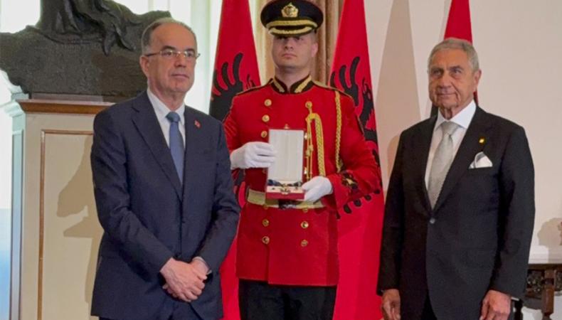 Hasan Ulusoy'a Arnavutluk'tan 'Akademik Meşe Nişanı Kumandan Rütbesi'
