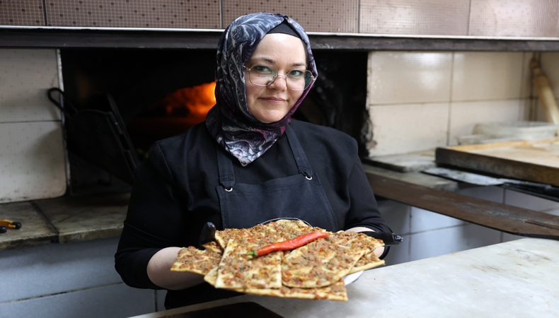 Restoranı kapanmasın diye fırının başına geçen kadın etli ekmek ustası oldu