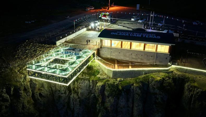 Vadi manzaralı teras turistlerin yeni gözdesi oldu