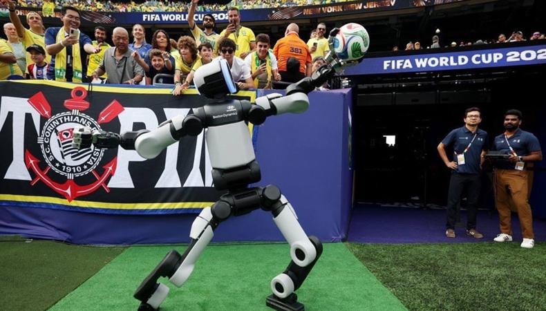 Dünya Kupası'nda görülen insansı robot: Atlas