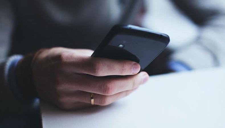 Uzmanlar uyarıyor: Telefon kullanırken ellerinizi de koruyun