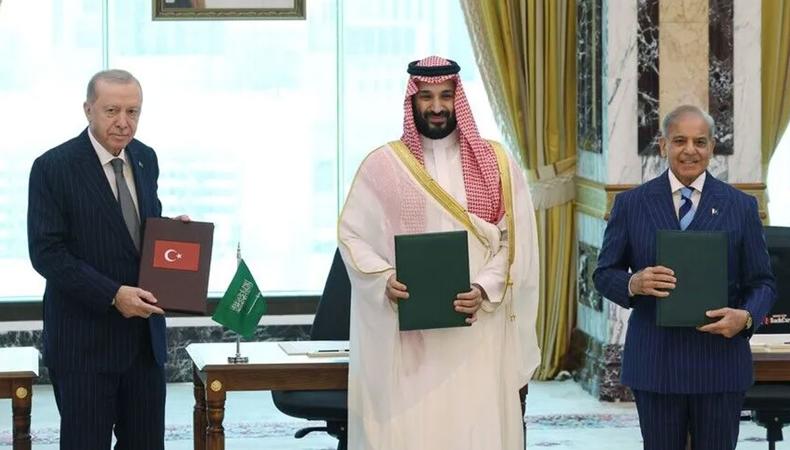 Türkiye, Suudi Arabistan ve Pakistan üçlü savunma anlaşması imzaladı