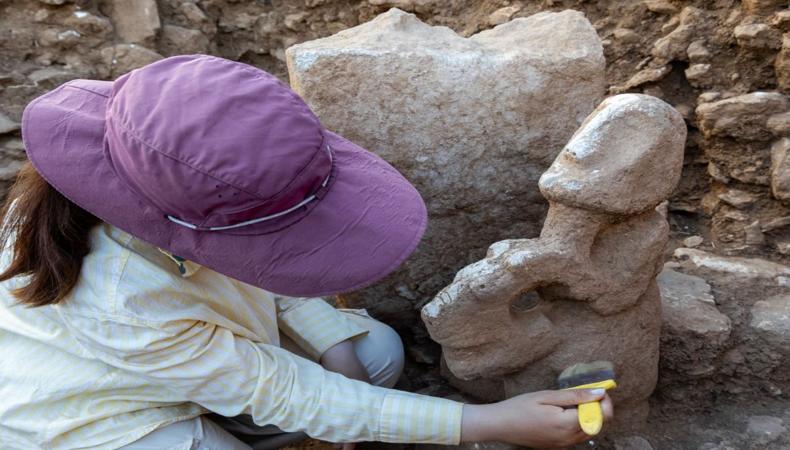 Türkiye'de bulundu: 11 bin yıllık ve bir leoparın sırtında