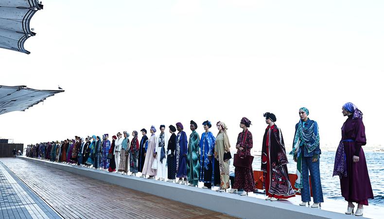 IMANNOOR yeni koleksiyonunu şık defile ile tanıttı