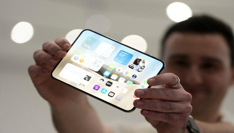 Apple, ilk katlanabilir telefonu iPhone Duo'yu tanıttı
