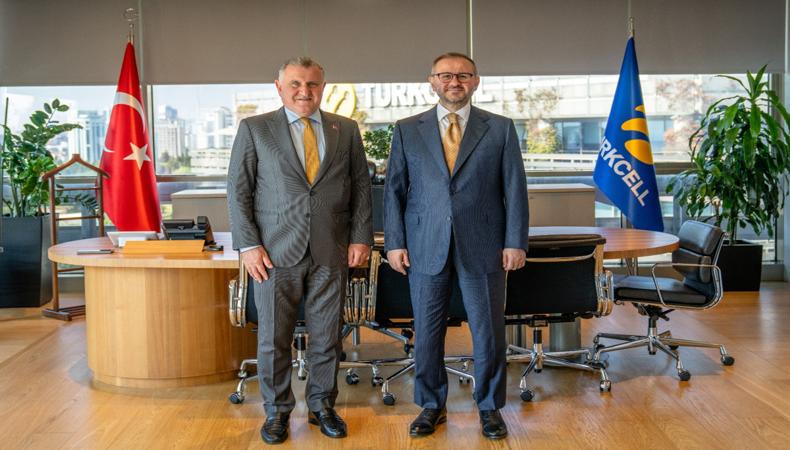 Bakan Bak'tan Turkcell'e nezaket ziyareti