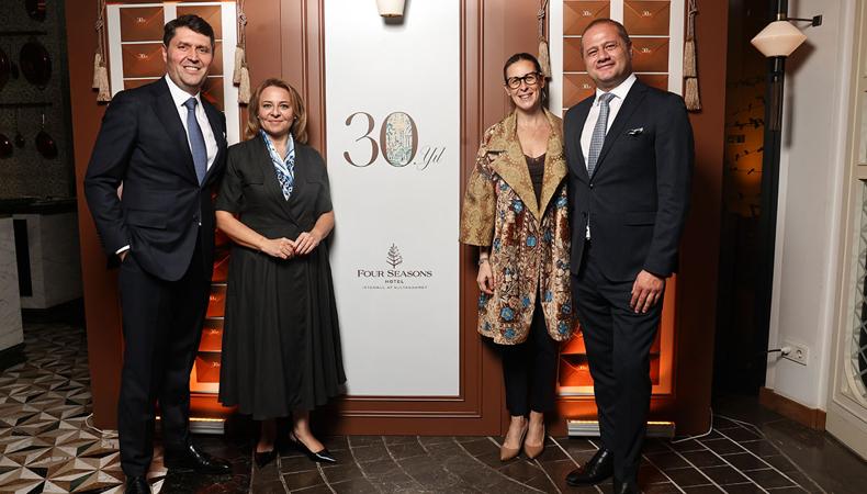 30. yılını özel bir geceyle kutladı