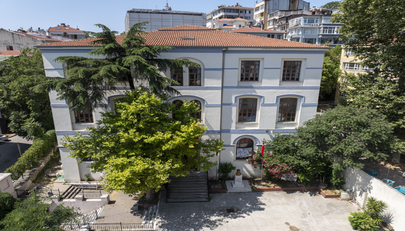 İstanbul'daki ticaret lisesinin 130 yılı aşan ilginç öyküsü