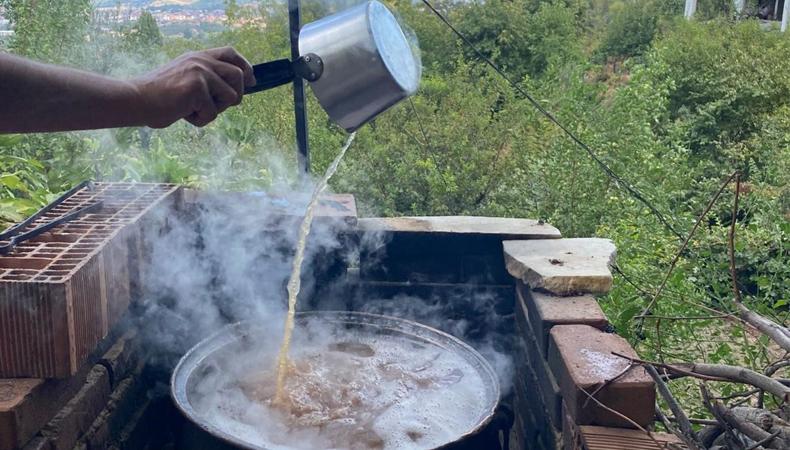 Güz geldi, kazanlar kaynadı: Geleneksel pekmez sezonu açıldı