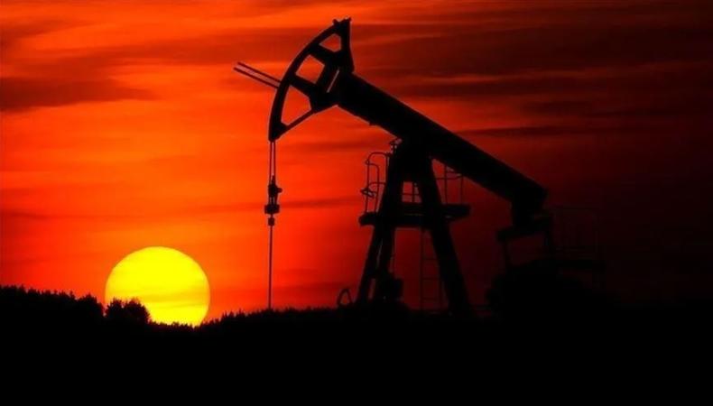 Petrol kritik haftaya düşüşle başladı