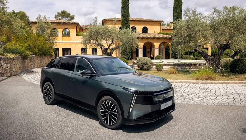 Yeni premium SUV Türkiye'de satışta: İşte fiyatı