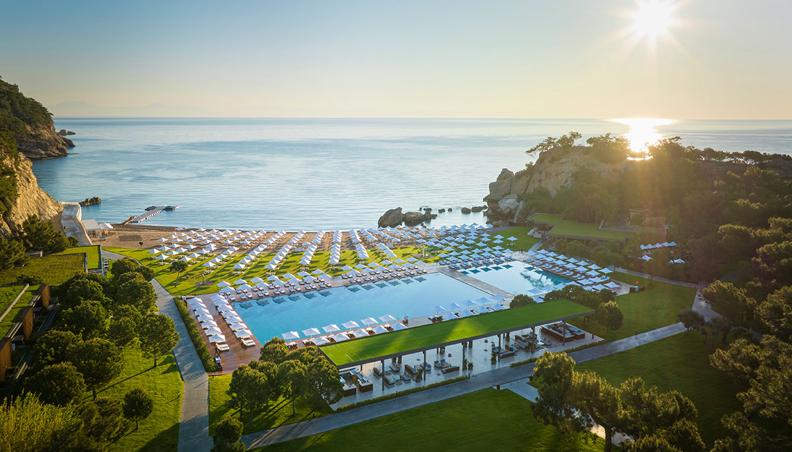 Maxx Royal Kemer Resort, yenilenen restoranlarıyla enfes lezzetler sunuyor