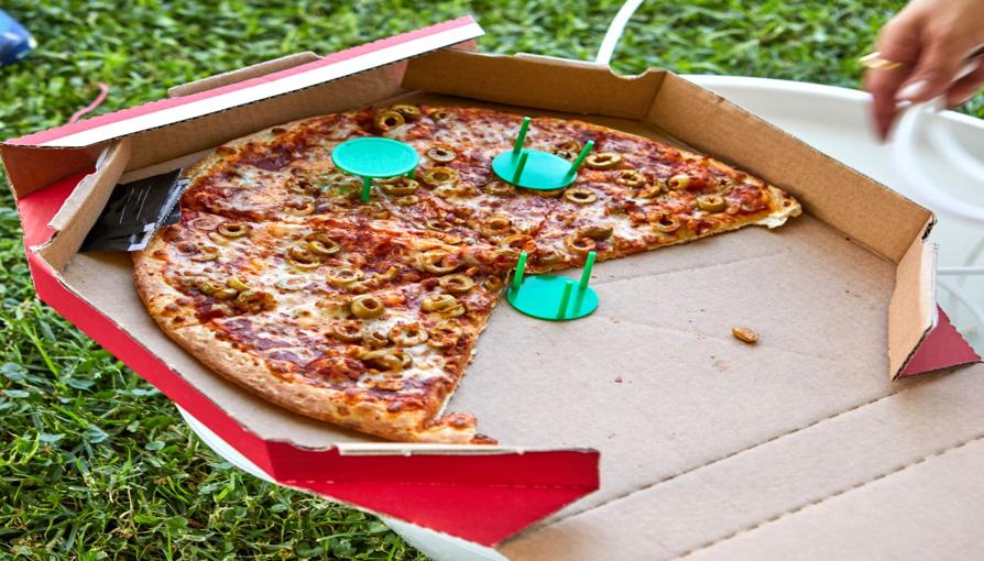 Pizza kutularındaki küçük sehpanın hikayesi: Kim buldu, ne işe yarıyor?